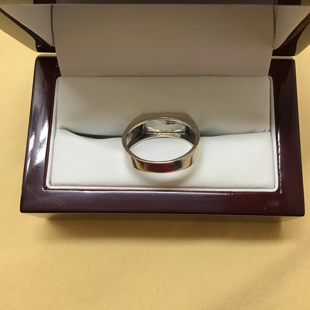 Ring - Picture 5 of 6